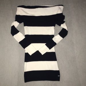 2 FOR $10 Tommy Hilfiger offtheshoulder longsleeve